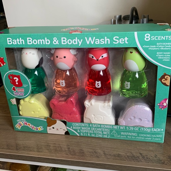 🆕- Squishmallow Bath Bomb & Body Wash Set with Surprise Charms Inside - Picture 1 of 3